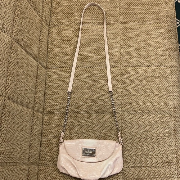 Nine West pale pink faux snakeskin cross-body bag - Picture 2 of 7